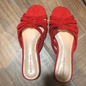 Who want wear red sandals